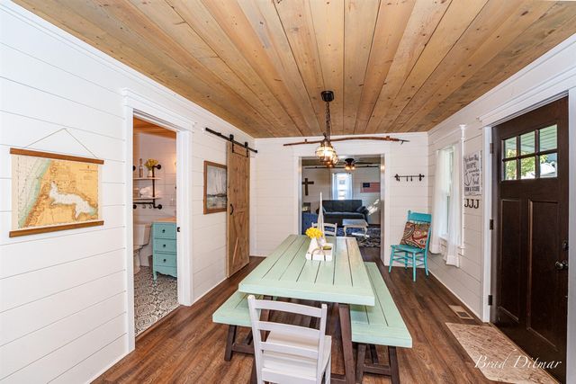 517 S Wythe Street, Pentwater, MI 49449