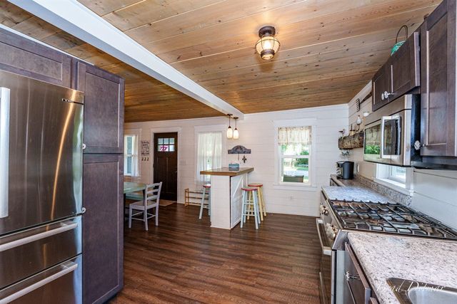 517 S Wythe Street, Pentwater, MI 49449