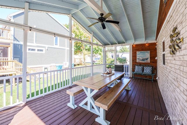 517 S Wythe Street, Pentwater, MI 49449