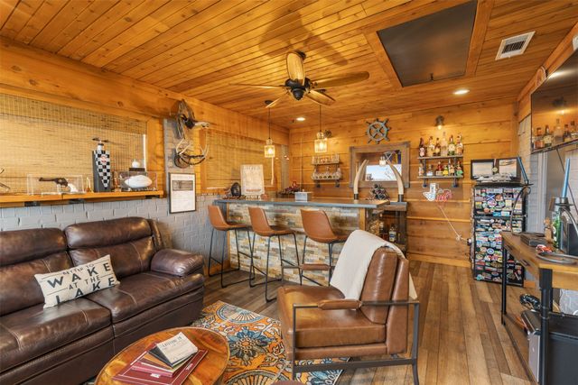 327 Admiral Drive, Gun Barrel City, TX 75156