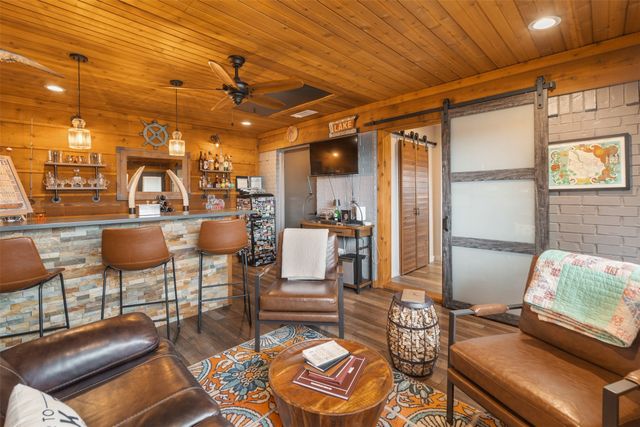 327 Admiral Drive, Gun Barrel City, TX 75156