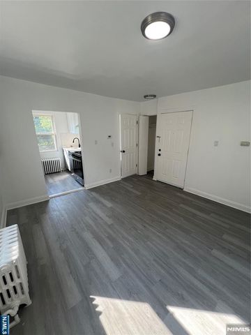 130 Park Avenue, Englewood, NJ 07631