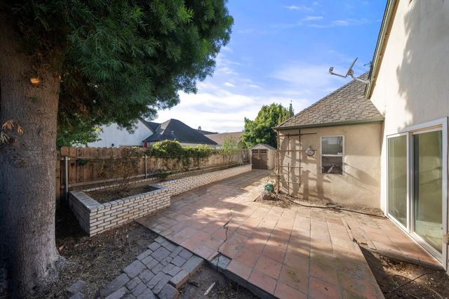 1128 Valencia Ct, Modesto, CA 95350