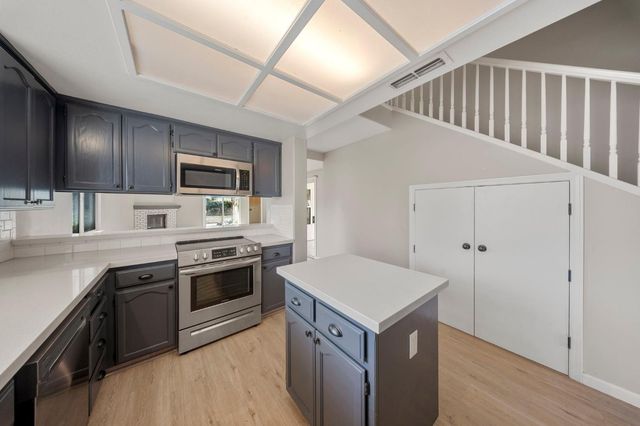 1128 Valencia Ct, Modesto, CA 95350