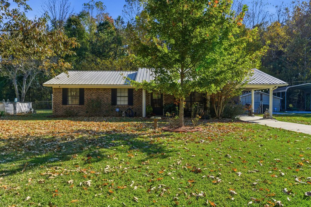 81 Mollie Boutwell Rd., Laurel, MS 39443