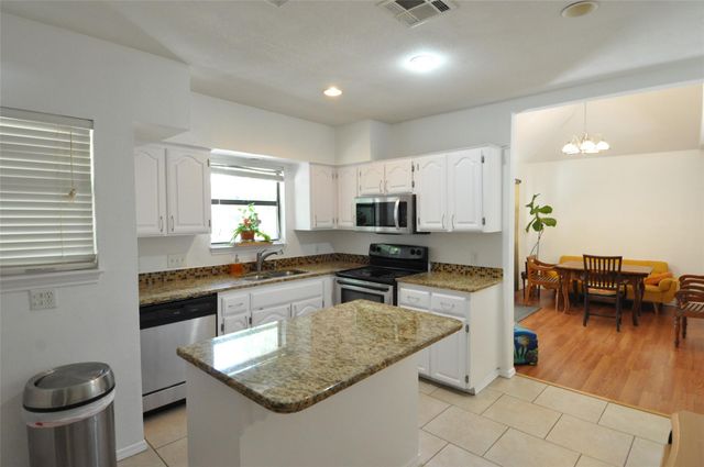 9902 Talleyran DR, Austin, TX 78750