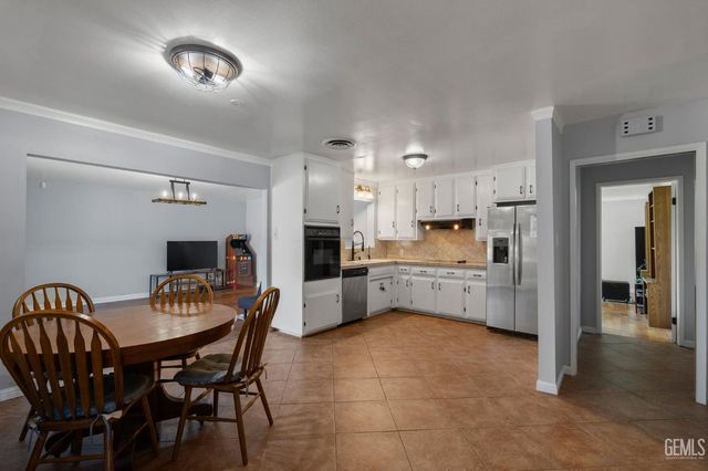 2921 Staunton Court, Bakersfield, CA 93306