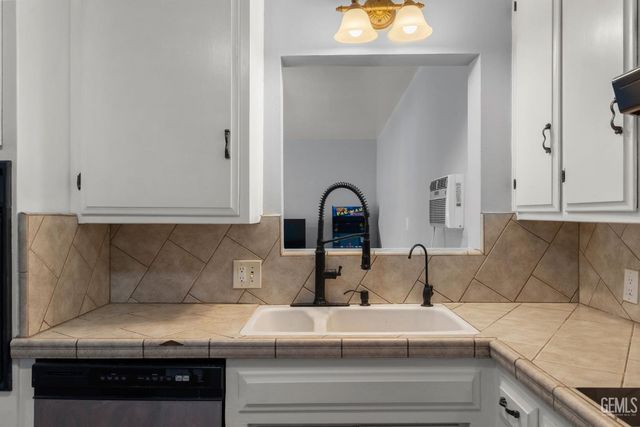 2921 Staunton Court, Bakersfield, CA 93306