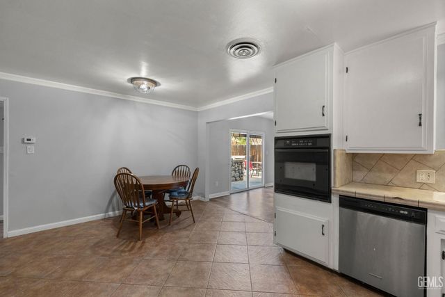 2921 Staunton Court, Bakersfield, CA 93306