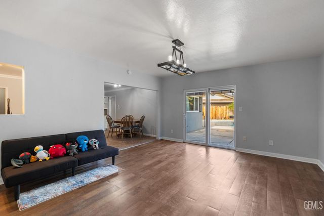 2921 Staunton Court, Bakersfield, CA 93306