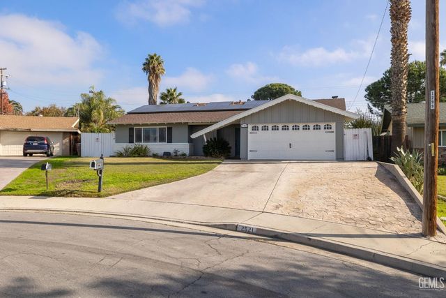 2921 Staunton Court, Bakersfield, CA 93306