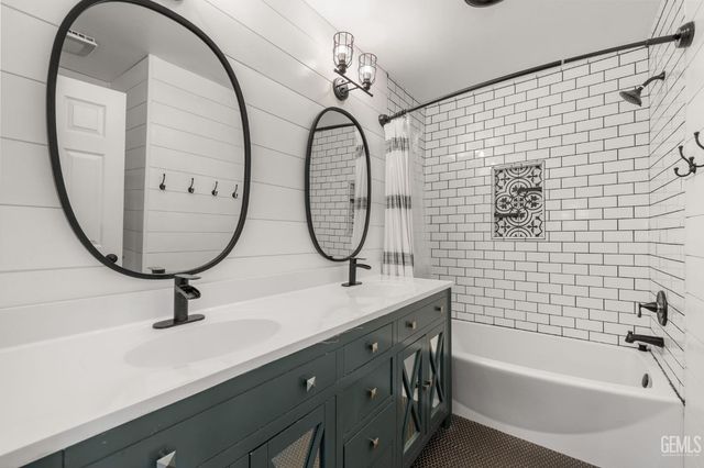 2921 Staunton Court, Bakersfield, CA 93306