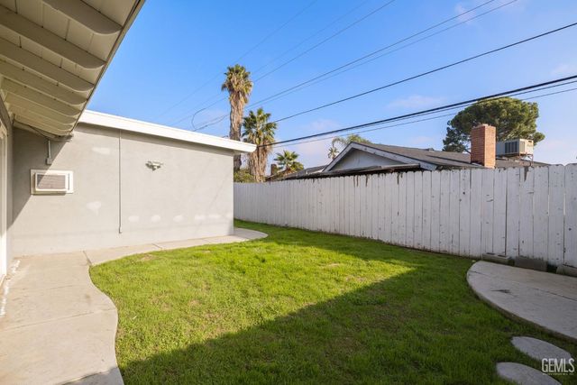 2921 Staunton Court, Bakersfield, CA 93306