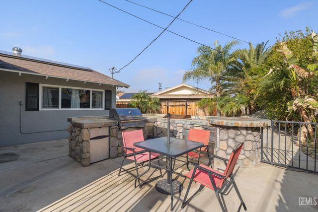 2921 Staunton Court, Bakersfield, CA 93306