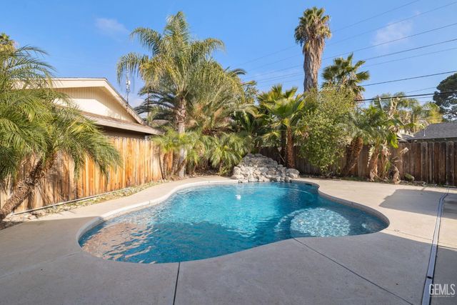 2921 Staunton Court, Bakersfield, CA 93306