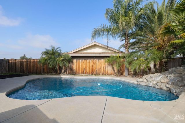 2921 Staunton Court, Bakersfield, CA 93306