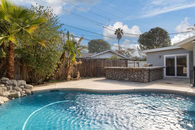 2921 Staunton Court, Bakersfield, CA 93306