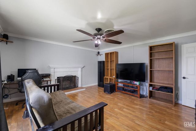 2921 Staunton Court, Bakersfield, CA 93306