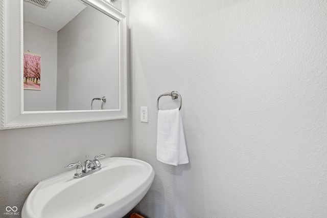 11025 Cool Winds Way, Fishers, IN 46037