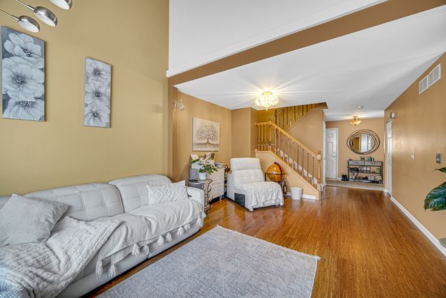 1424 DERBY Lane, Mundelein, IL 60060