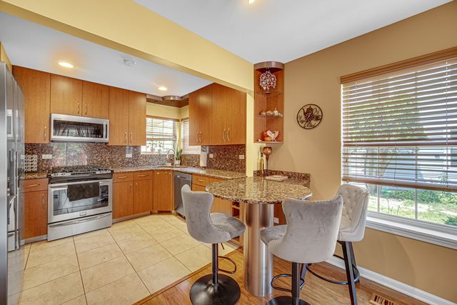 1424 DERBY Lane, Mundelein, IL 60060