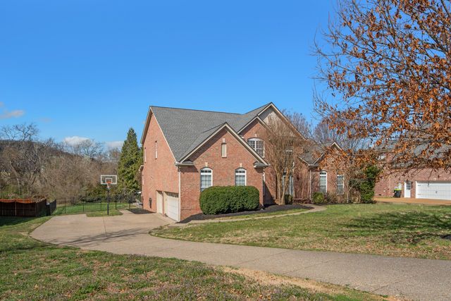 1811 Grey Pointe Dr, Brentwood, TN 37027