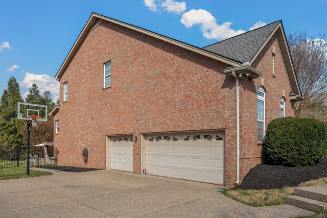 1811 Grey Pointe Dr, Brentwood, TN 37027