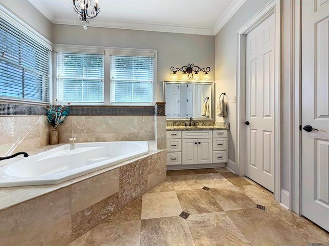 9239 Greystone Dr, Denham Springs, LA 70726