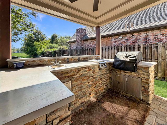 9239 Greystone Dr, Denham Springs, LA 70726