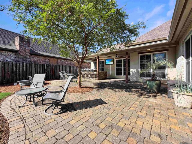 9239 Greystone Dr, Denham Springs, LA 70726