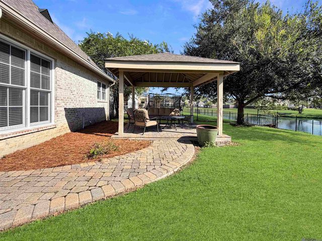9239 Greystone Dr, Denham Springs, LA 70726