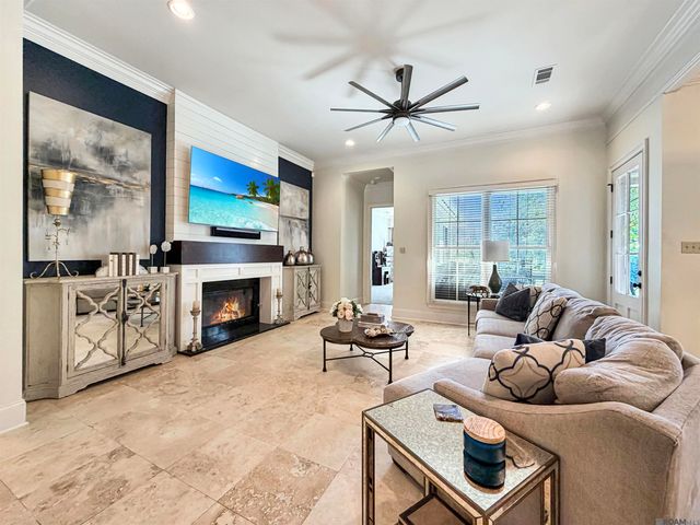 9239 Greystone Dr, Denham Springs, LA 70726