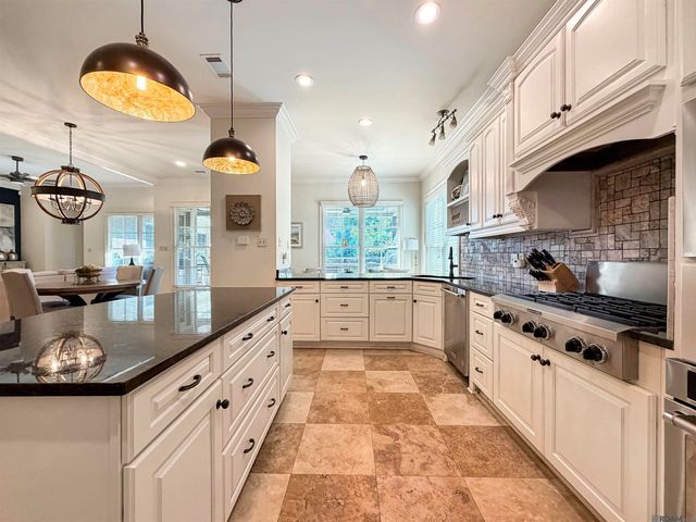 9239 Greystone Dr, Denham Springs, LA 70726