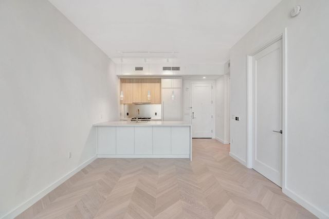 2918 41st Ave Apt 14B, New York City, NY 11101