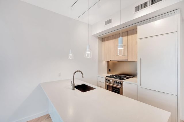 2918 41st Ave Apt 14B, New York City, NY 11101