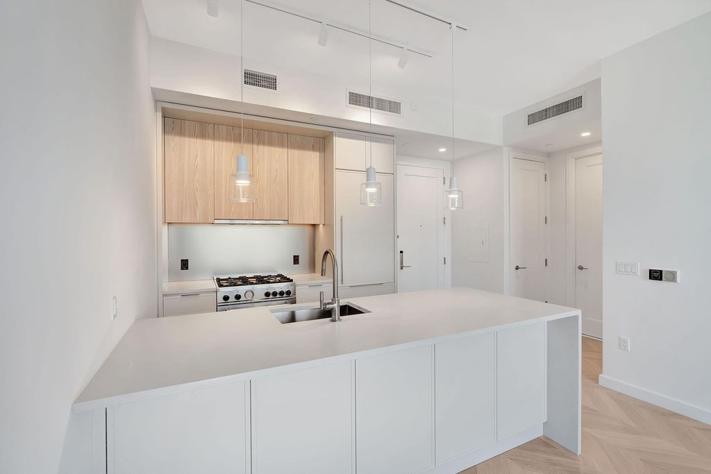 2918 41st Ave Apt 14B, New York City, NY 11101