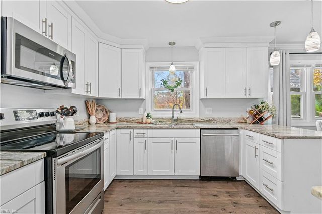 76 Waterview DR, Newport News, VA 23608