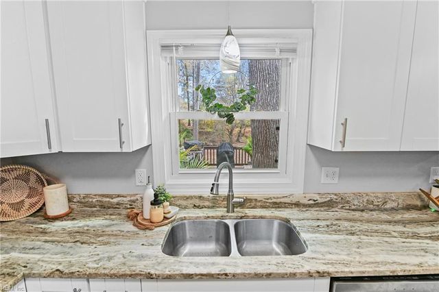 76 Waterview DR, Newport News, VA 23608