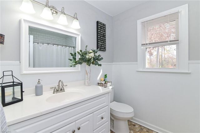 76 Waterview DR, Newport News, VA 23608