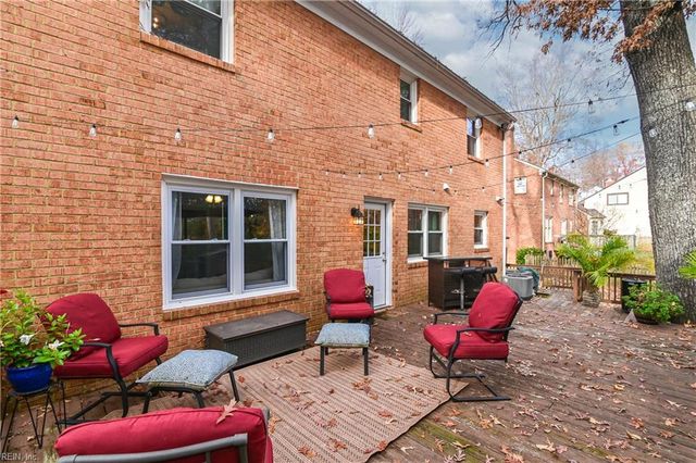 76 Waterview DR, Newport News, VA 23608