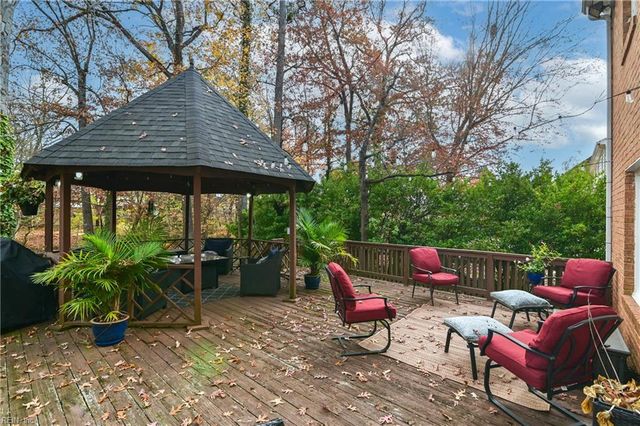 76 Waterview DR, Newport News, VA 23608