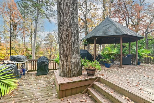 76 Waterview DR, Newport News, VA 23608