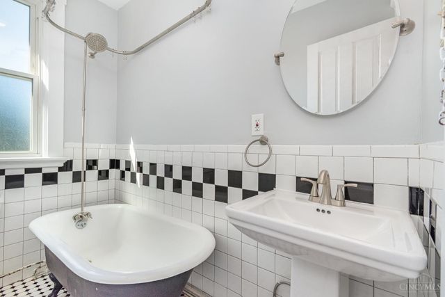 3013 Marshall Avenue, Cincinnati, OH 45220