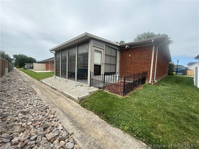 1016 Hadley Drive, Jeffersonville, IN 47130