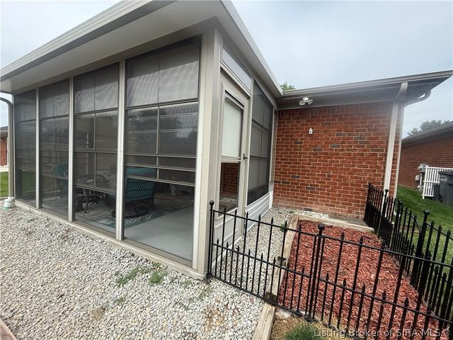 1016 Hadley Drive, Jeffersonville, IN 47130