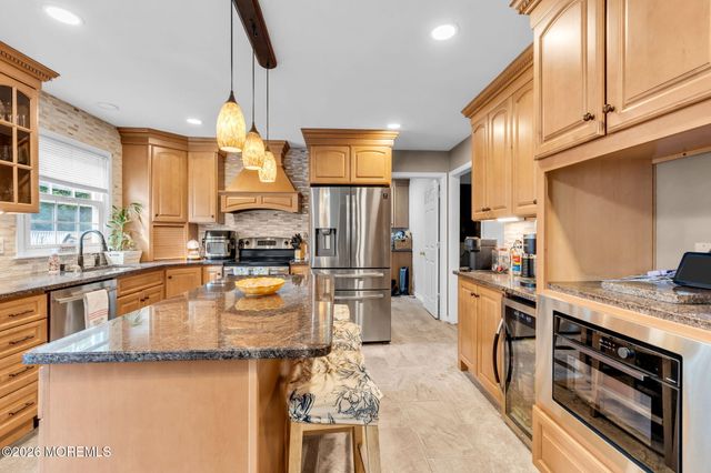 3 River Drive, Farmingdale, NJ 07727