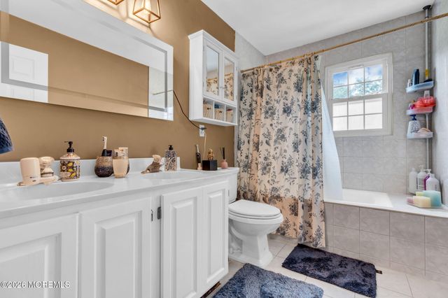 3 River Drive, Farmingdale, NJ 07727