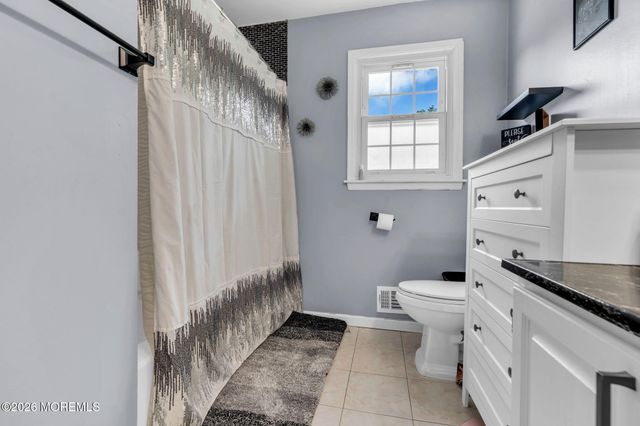 3 River Drive, Farmingdale, NJ 07727