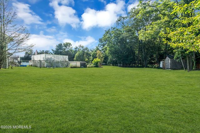 3 River Drive, Farmingdale, NJ 07727