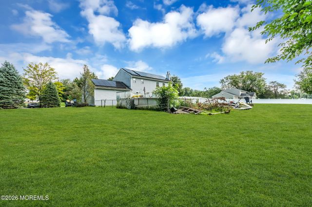 3 River Drive, Farmingdale, NJ 07727